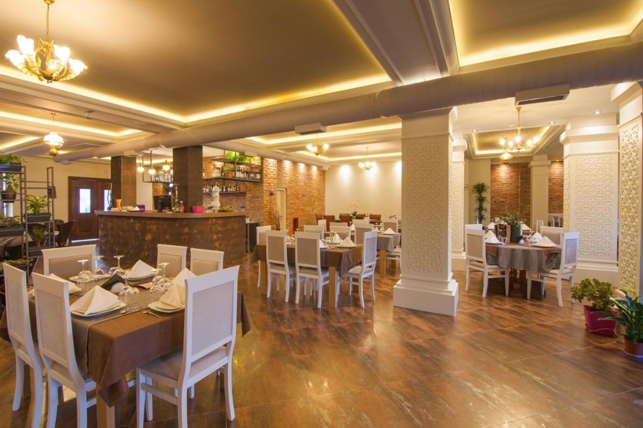 Casta Diva Hotel คอร์เชอ ภายนอก รูปภาพ