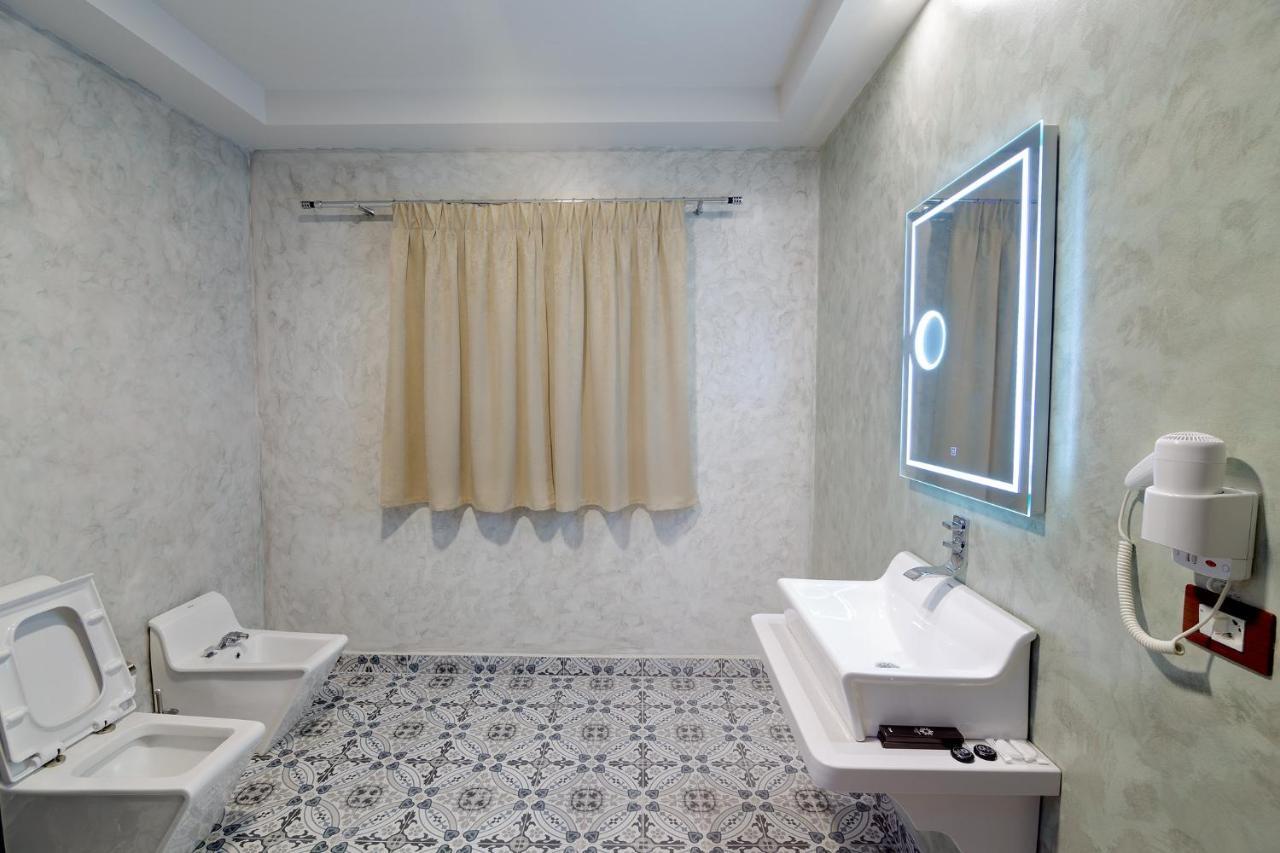 Casta Diva Hotel คอร์เชอ ภายนอก รูปภาพ