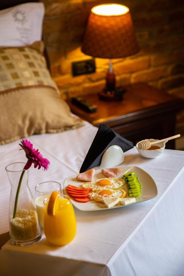 Casta Diva Hotel คอร์เชอ ภายนอก รูปภาพ
